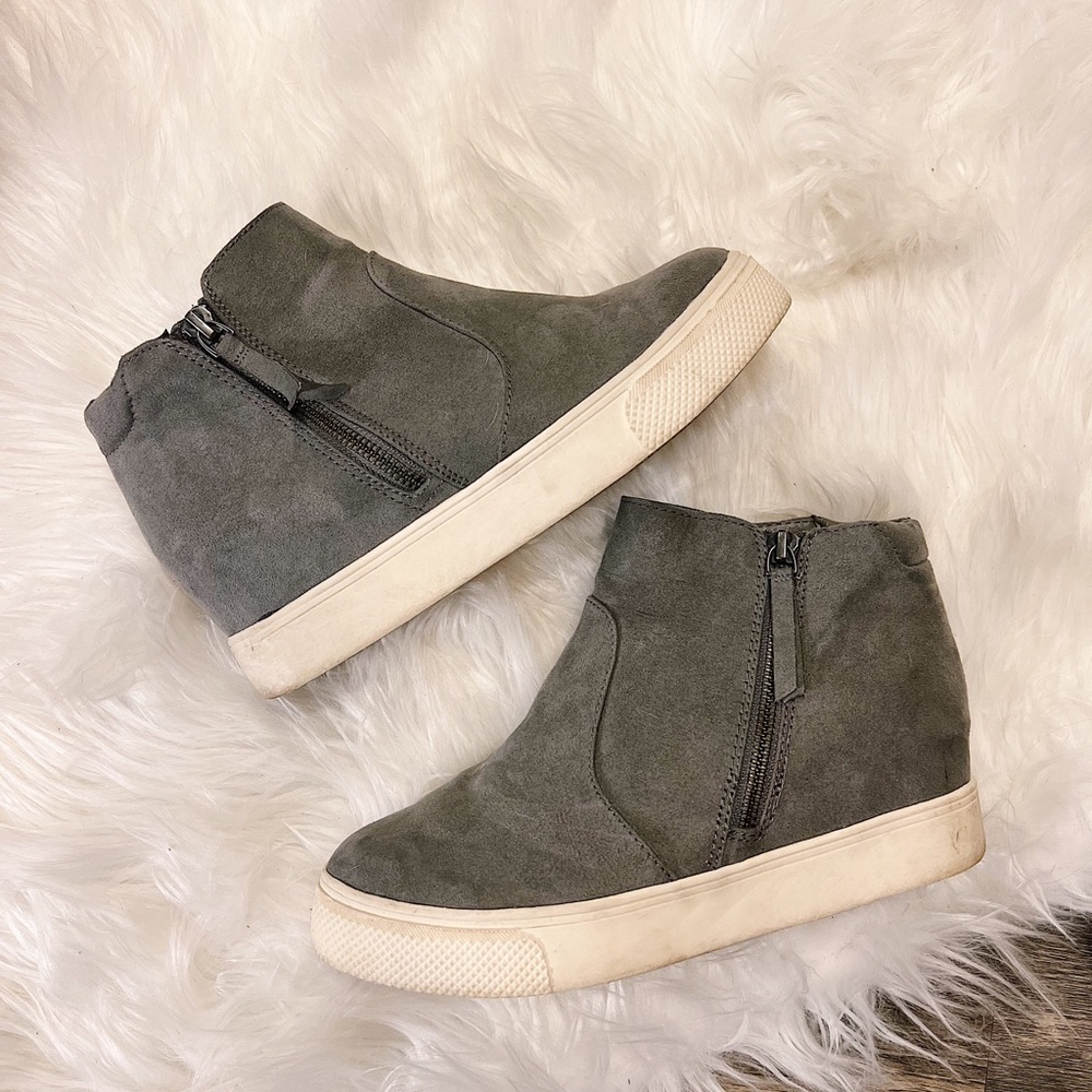 Universal Thread Hidden Heel Sneakers W/ Zipper